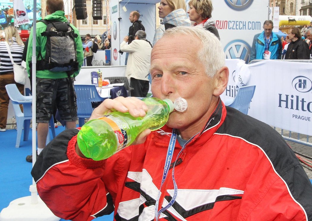 Pražský půlmaraton si zaběhl i věhlasný kardiochirurg Jan Pirk