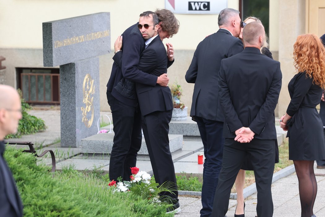Zdrcený Radek Štěpánek dorazil na pohřeb svého bývalého kouče a velkého kamaráda Marka Všetíčka