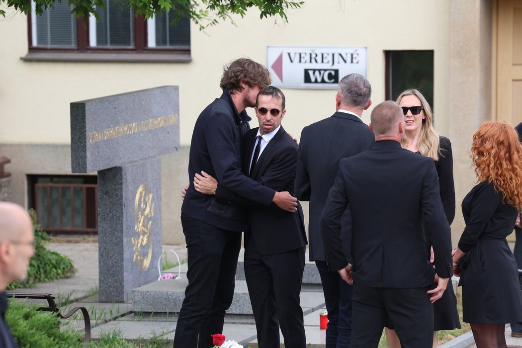 Na pohřeb kondičního kouče Marka Všetíčka dorazil i jeho někdejší svěřenec a velký kamarád Radek Štěpánek, který přes obrovský smutek marně hledal slova