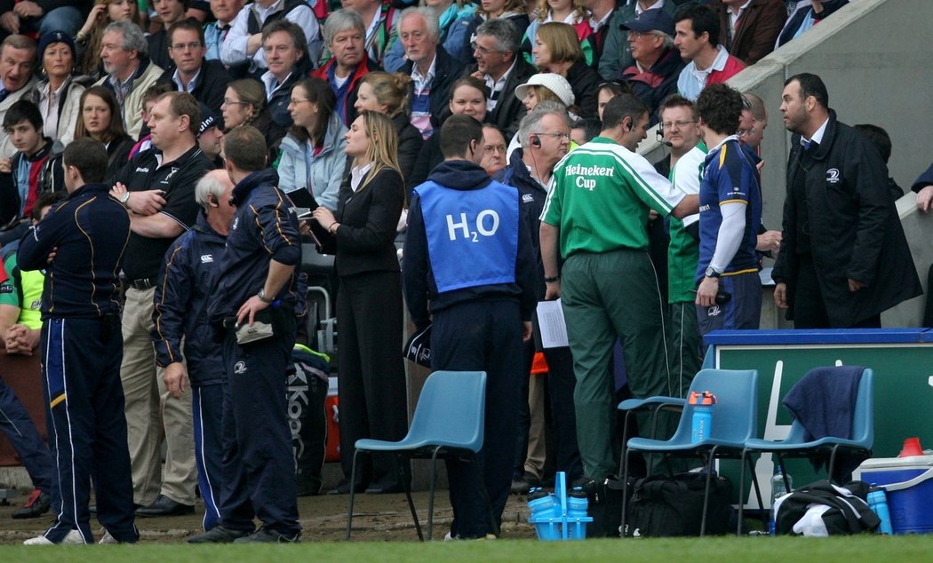 Tom Williams předstíral zranění, lékaři Leinsteru se dobývali do kabiny Harlequins