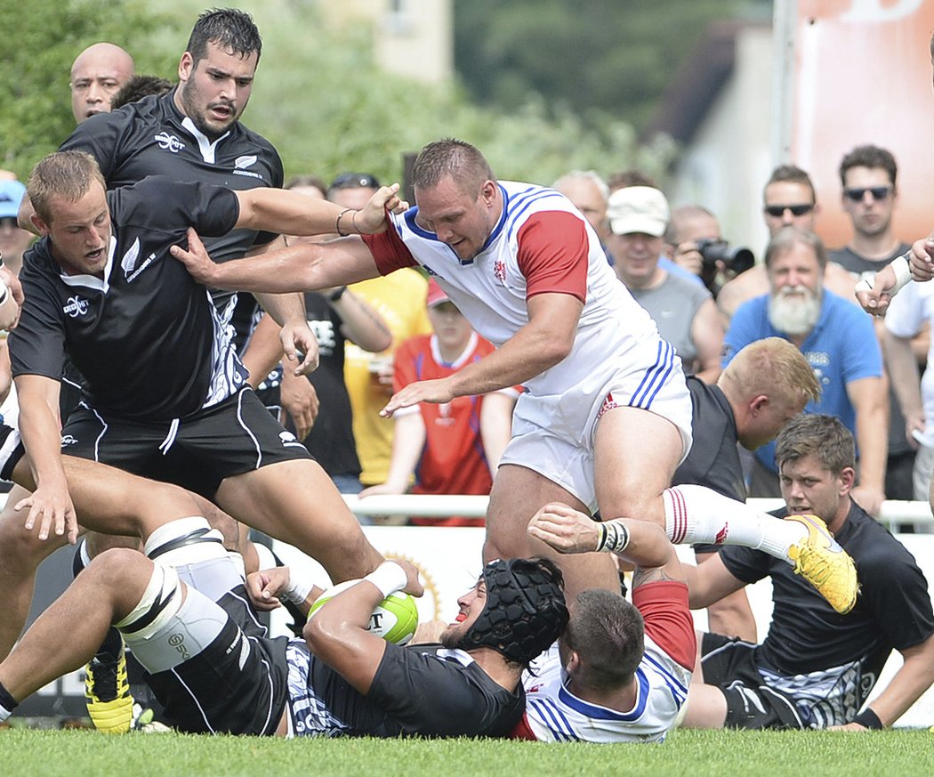 Čeští ragbisté si vyzkoušeli, jaké je to postavit se slavným All Blacks. I když jen v exhibici proti New Zealand Ambassadors.