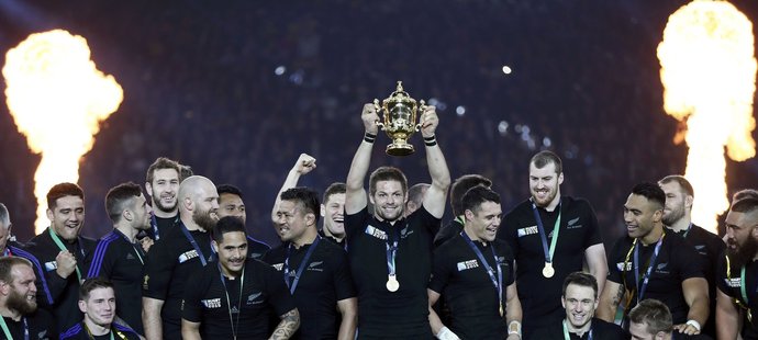 Ohně plály a ragbisté Nového Zélandu se radovali z obhajoby světového titulu