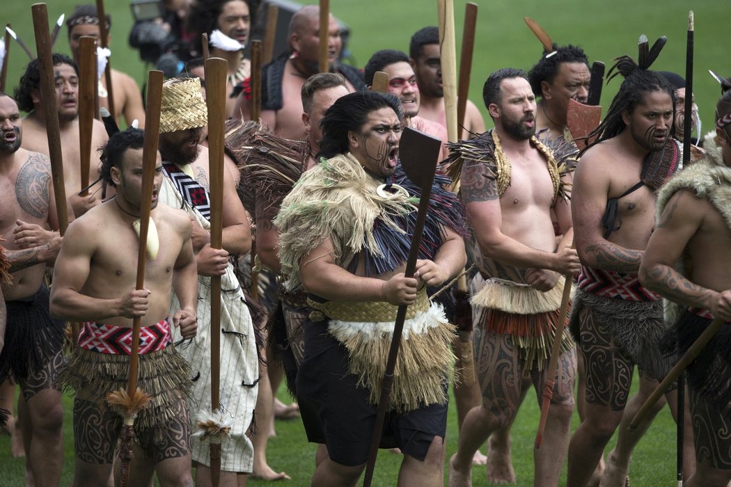 Poslední čest legendě světového ragby vzdali i maorští bojovníci