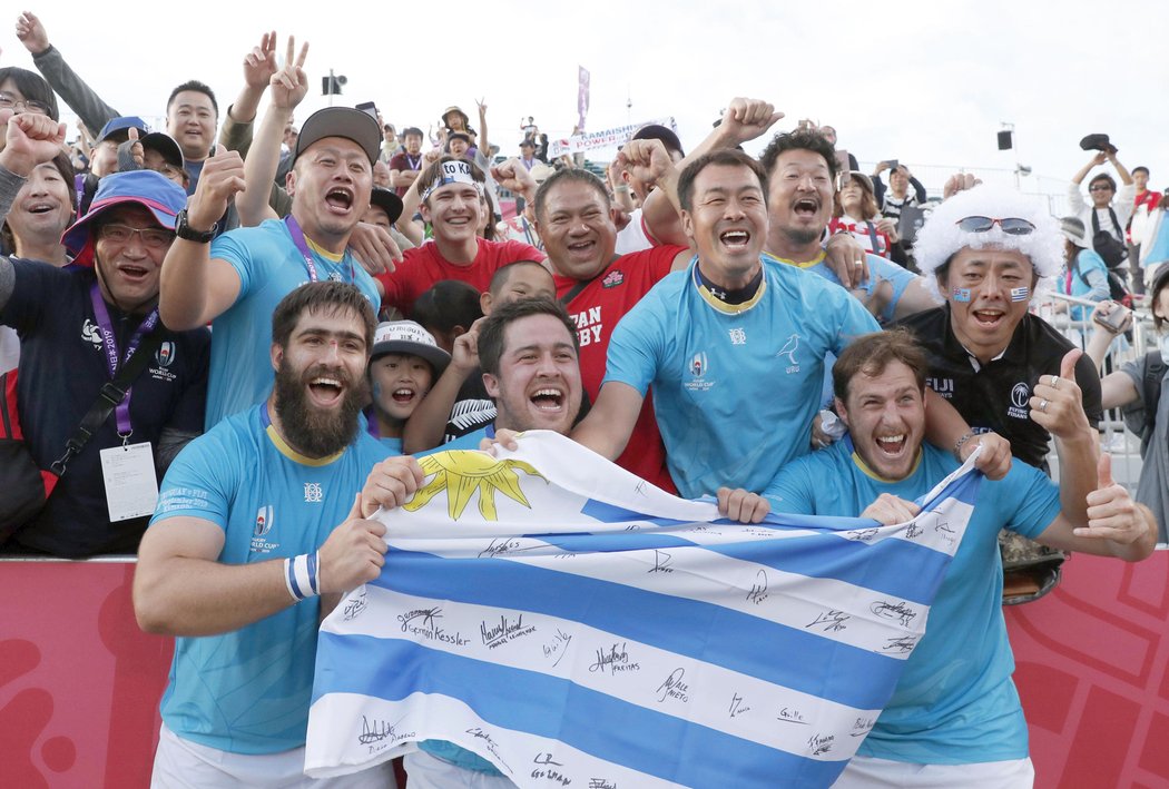 Uruguayští ragbisté porazili na mistrovství světa v Japonsku Fidži 30:27 a postarali se o první velké překvapení šampionátu.