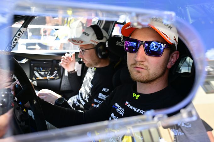 Přežil havárii, kdy by jiní umřeli... „Pekař“ opravil auto a říká: V provozu jezdím pomalu Přežil havárii, kdy by jiní umřeli... „Pekař“ opravil auto a říká: V provozu jezdím pomalu