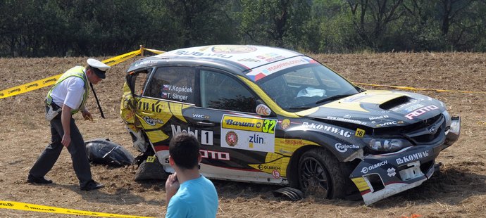 Vůz závodníka Václava Kopáčka na zlínské Barum rallye vlétl mezi diváky, při havárii jeden z nich zemřel