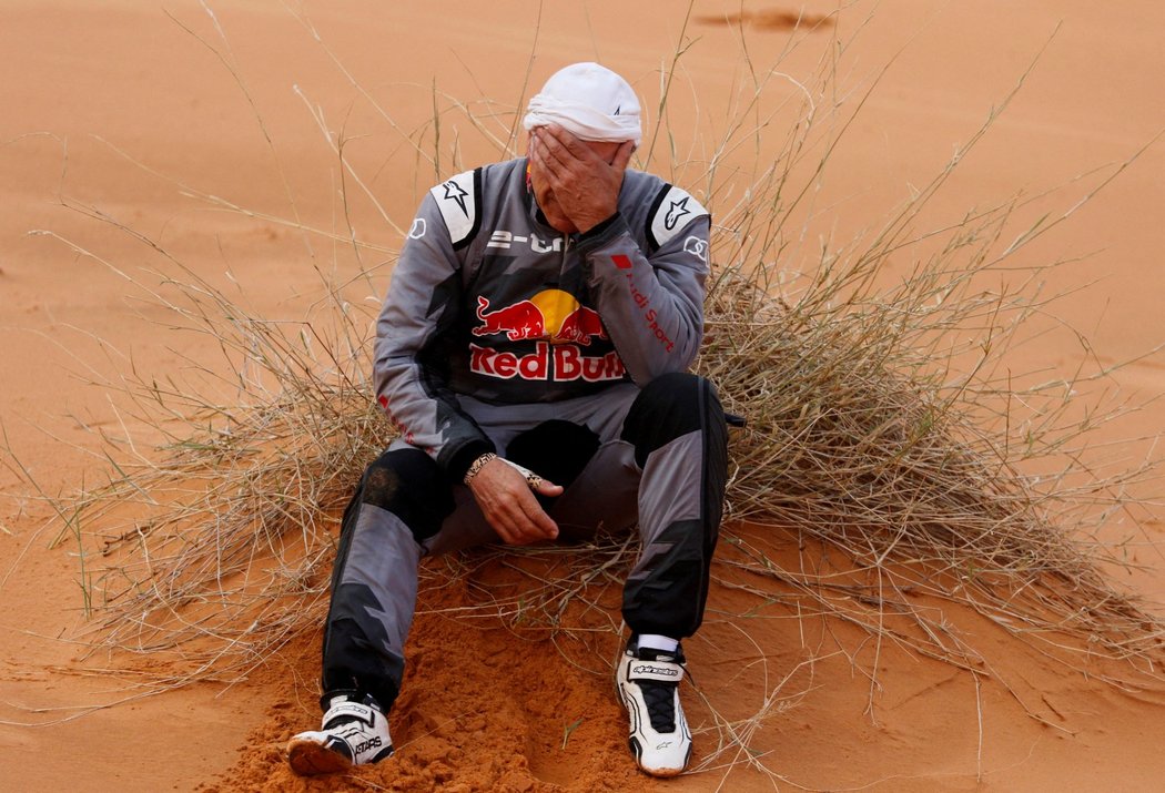 Carlos Sainz měl na Dakaru těžkou nehodu