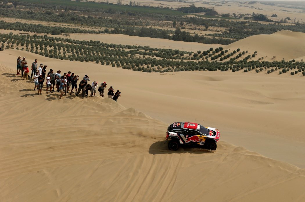 Dosavadní lídr v kategorií automobilů na Rally Dakar Cyril Despres