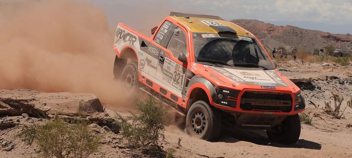 Martin Prokop se svým Fordem na trati třetí etapy Rallye Dakar