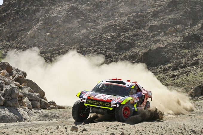 První etapa Dakaru: Prokop třetí, Michek jako Conan Ničitel. Loprais vedl na 215. kilometru První etapa Dakaru: Prokop třetí, Michek jako Conan Ničitel. Loprais vedl na 215. kilometru