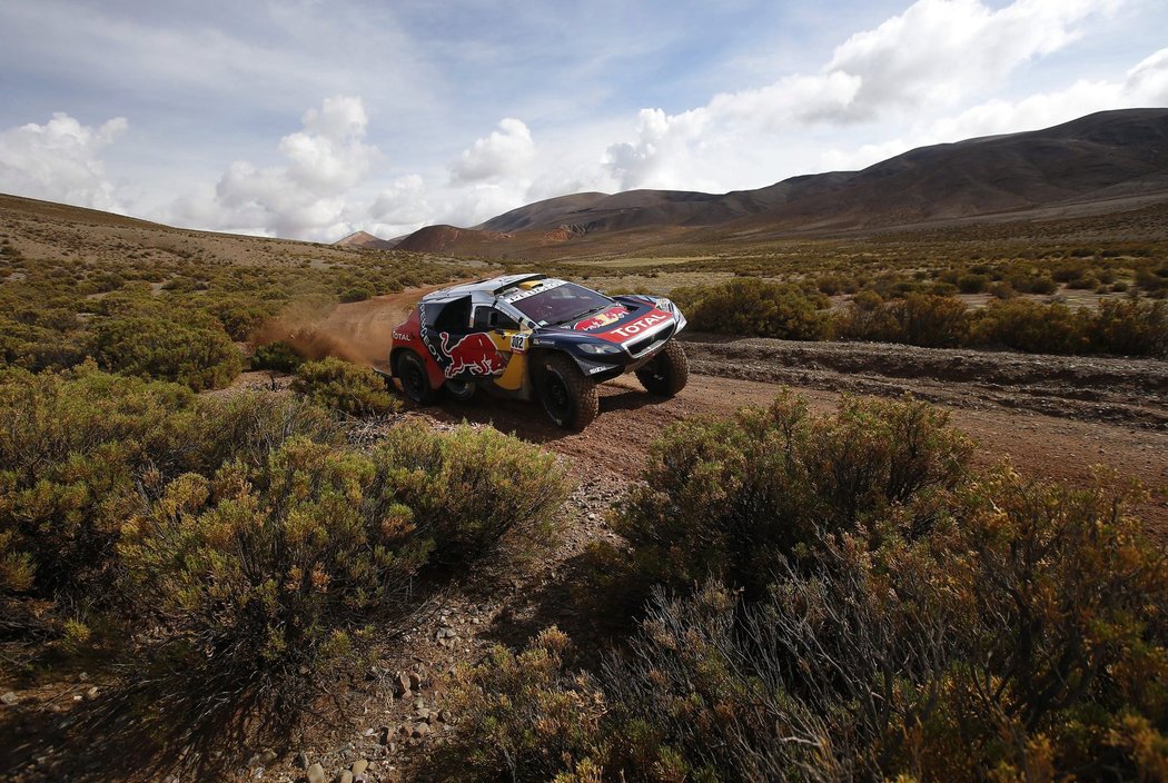 Stephane Peterhansel na trati čtvrté etapy Rallye Dakar