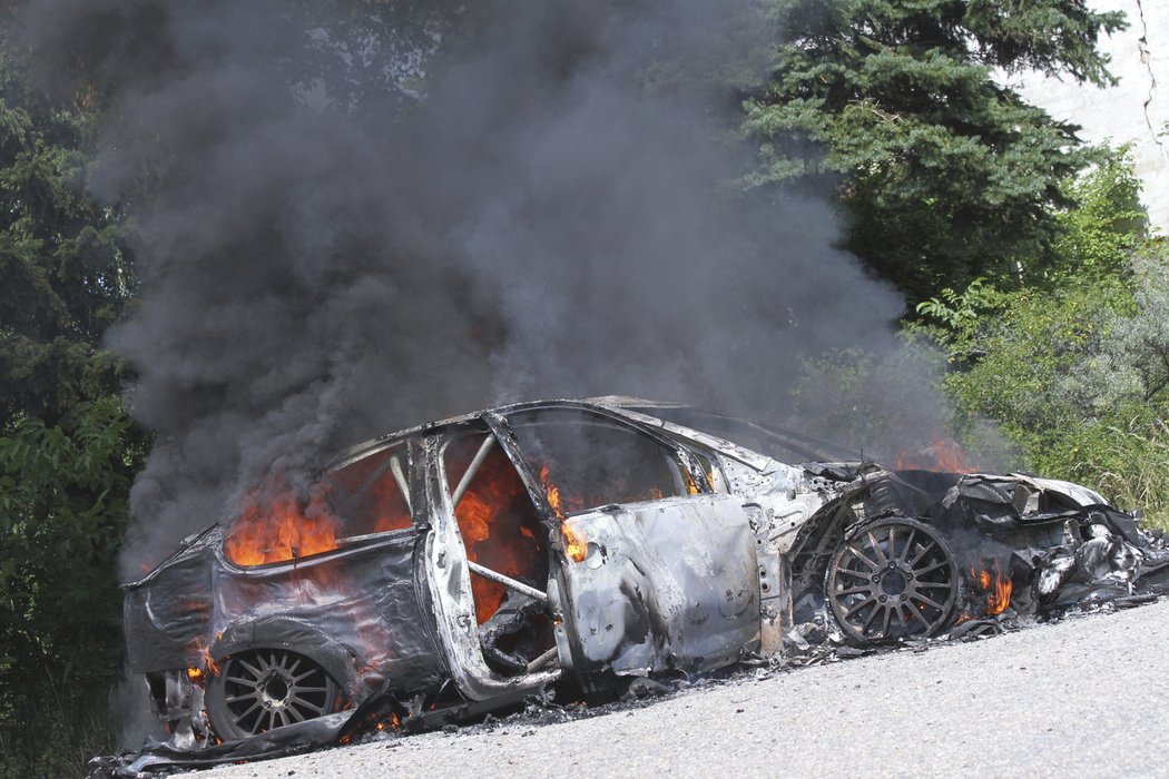 Auto v plamenech na Rallye Hustopeče.