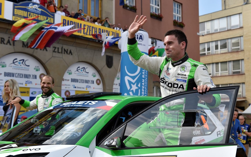 Česká posádka Jan Kopecký (vpravo) a Pavel Dresler s vozem Škoda Fabia R5 Evo.