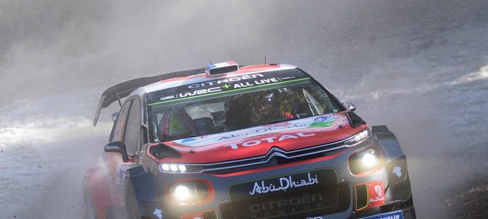 Sébastien Loeb musel měnit kolo a po druhé etapě se propadl na páté místo Mexické rallye