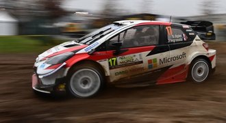 Ogier si po Evansově nehodě dojel pro triumf a slaví sedmý titul mistra světa