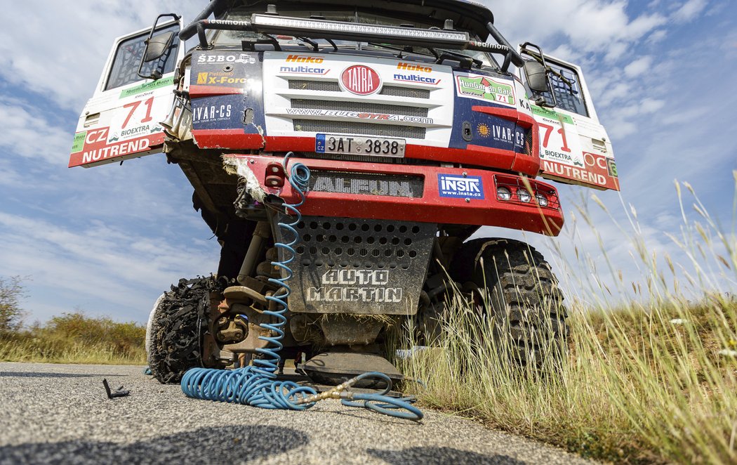 Zajímavý pohled na tatrovku Martina Kolomého při rallye v Maďarsku