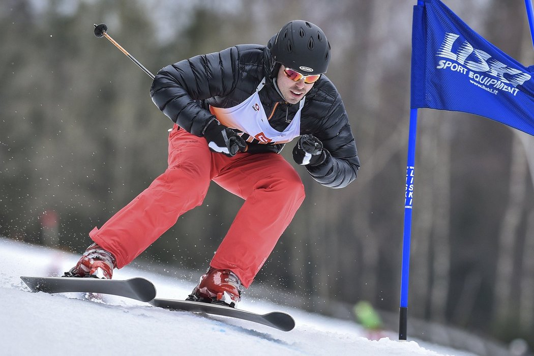 Reprezentant v běhu na lyžích Aleš Razým se zúčastnil v Harrachově exhibičního závodu v obřím slalomu