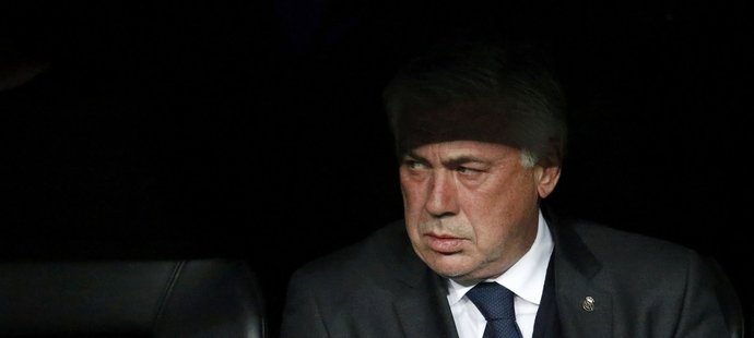 Zadumaný trenér Realu Madrid Carlo Ancelotti