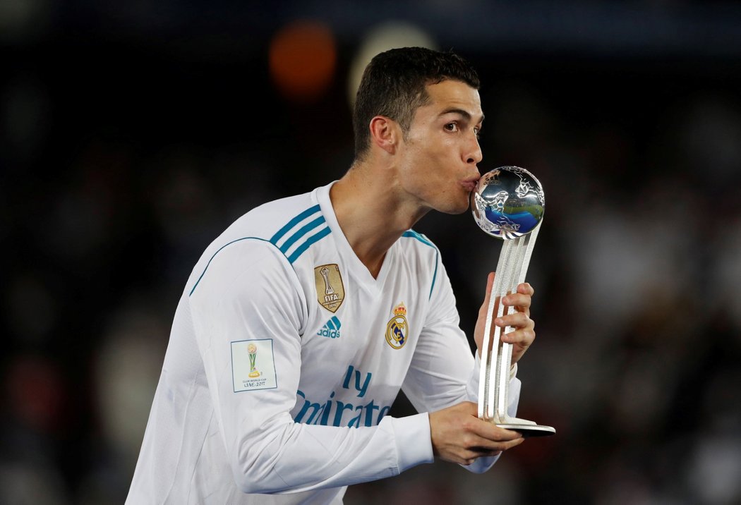 Cristiano Ronaldo s trofejí pro nejlepšího střelce turnaje