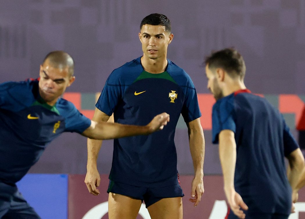 Cristiano Ronaldo na tréninku Portugalců před osmifinále mistrovství světa v Kataru