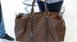 Stylové sako doplnil Červenka luxusní taškou od značky Louis Vuitton