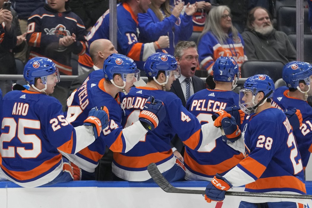 Patrick Roy vede New York Islanders