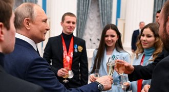Putin se zastal teenagerky s dopingem: Dokonalost nemůže být nečestná