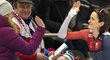 Martina Sáblíková se raduje ze svého jedenáctého triumfu ve Světovém poháru na dlouhých tratích