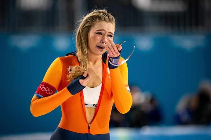 Odhalení podprsenky za milion dolarů: jak si také vydělá hvězda ZOH Leerdamová Odhalení podprsenky za milion dolarů: jak si také vydělá hvězda ZOH Leerdamová