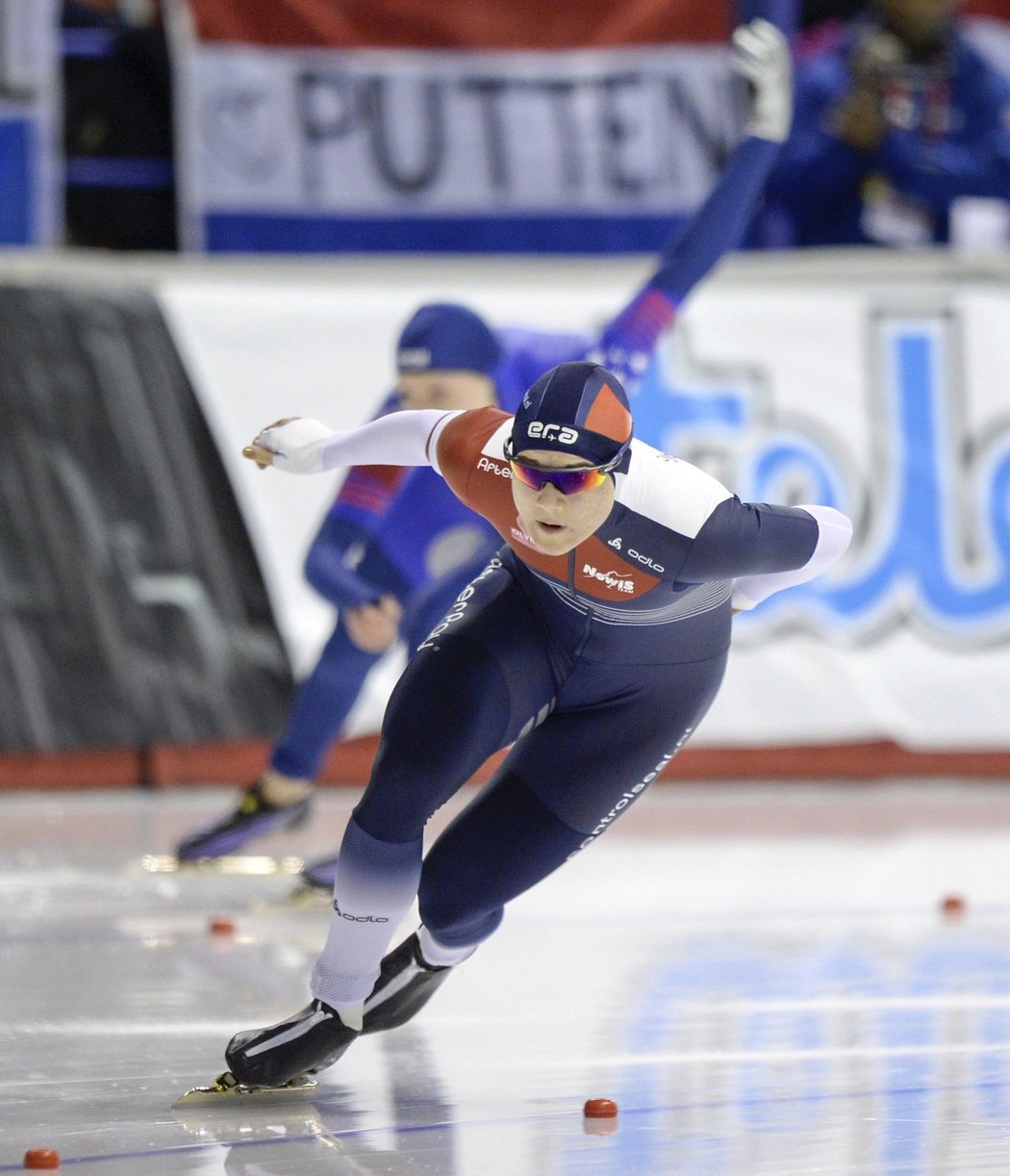 Karolína Erbanová na sprinterském MS v Calgary při druhé jízdě na 500 metrů