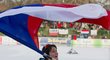 Martin Sáblíková s českou vlajkou po svém vítězství na mistrovství Evropy v Budapešti