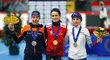 Zlatá Martina Sáblíková pózuje se svými soupeřkami, kterým na mistrovství světa v závodě na 5000 metrů dokázala česká reprezentantka ujet podesáté v řadě