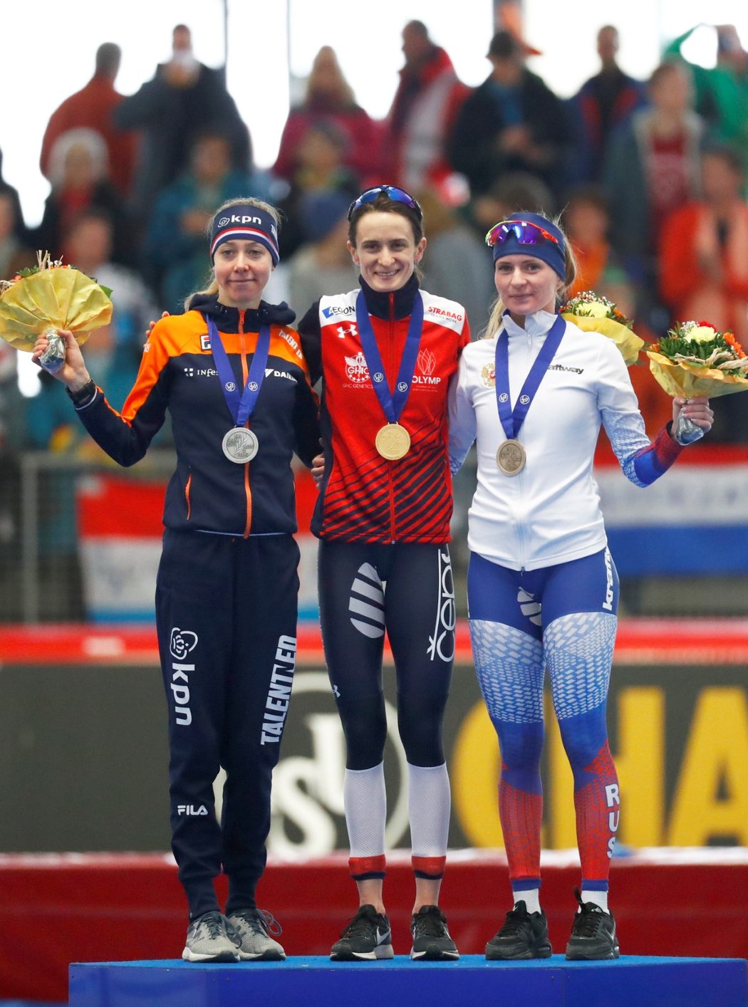 Trojice medailistek ze závodu na 5000 metrů včele s českou legendou Martinou Sáblíkovou