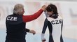 Martina Sáblíková se svým koučem Petrem Novákem slaví titul mistryně světa na 5 000 metrů
