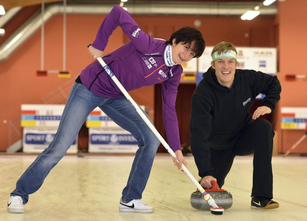 Martina Sáblíková s Tomášem Vernerem během turnaje v curlingu