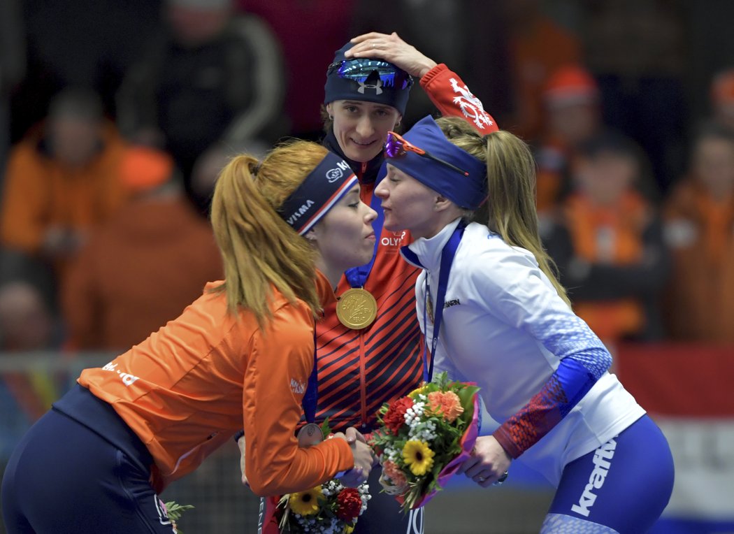 Martina Sáblíková jako šťastná světová šampionka na trati 3000 metrů