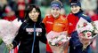 Mistryně světa Ireen Wüstová, stříbrná Martina Sáblíková a třetí Miho Takagiová z Japonska