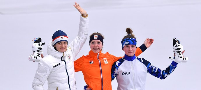 Tři nejlepší závodnice na pětce - Martina Sáblíková, Esmee Visserová a Natalia Voroninová