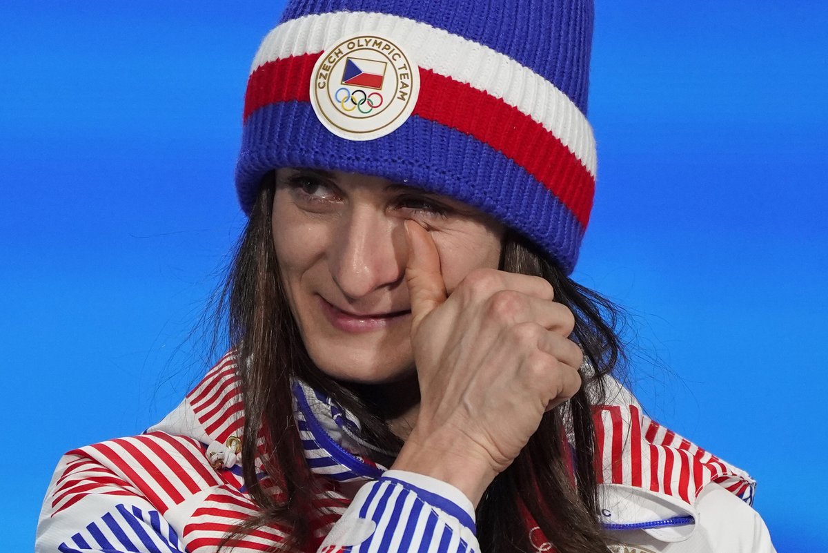 Martina Sáblíková v slzách na medailovém ceremoniálu