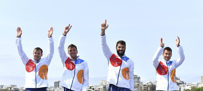 Daniel Havel, Lukáš Trefil, Josef Dostál a Jan Šterba na bronzovém olympijském stupni