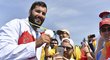 Josef Dostál pózuje se svou stříbrnou medailí z olympiády v Riu