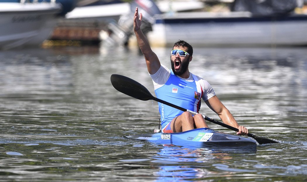 Je to tam! Josef Dostál se raduje ze zisku olympijského stříbra na kilometrové trati