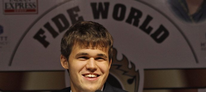 Spokojený mistr světa Carlsen.