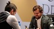 Jan Něpomňaščij a Magnus Carlsen v souboji o titul mistra světa