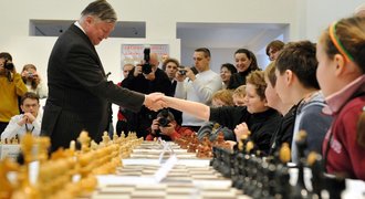 Šachy, Turnaj kandidátů: po polovině vede Francouz Vachier-Lagrave