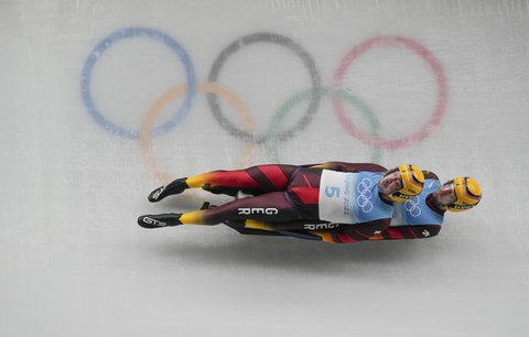 Němečtí sáňkaři slaví olympijské zlato