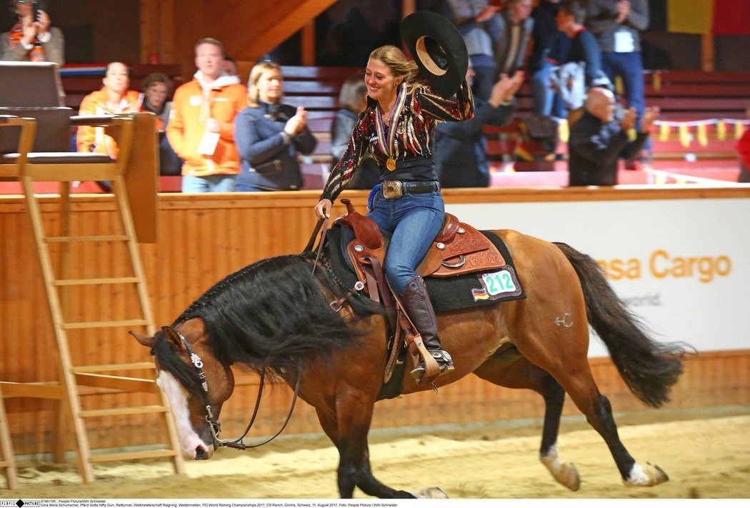 Dcera Michale Schumachera je mistryní světa v reiningu, westernovém stylu ježdění na koni