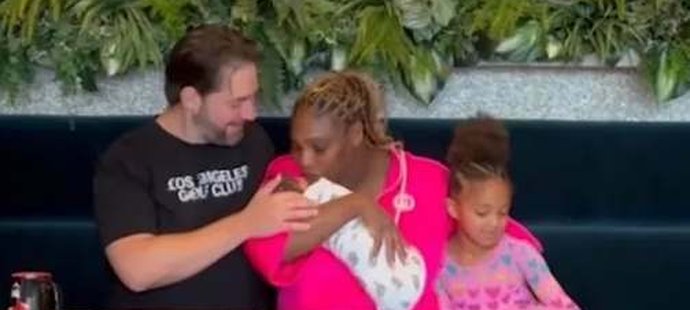 Williamsová se pochlubila novorozenou dcerkou na sociální síti