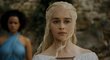 Herečka Emilia Clarke jako matka draků Daenerys Targaryen ve světoznámém seriálu Hra o trůny