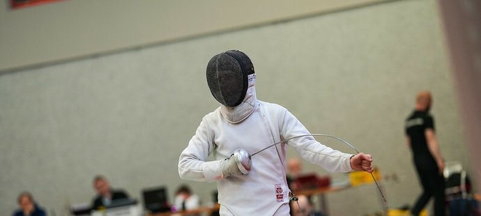 Zatímco spousta sportů se po covidové pandemii potýká s úbytkem mládeže, šermu se většina vrátila a zájem stále roste. Na obřím turnaji ČEZ Cup 2022 se sešlo 250 dětí.